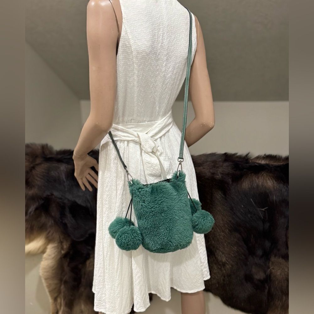 Chic Design Handmade Genuine Shearling Drawstring Bucket Bag & Multi Style Use - Picture 6 of 15